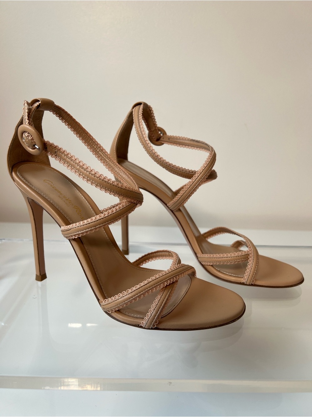 Gianvito Rossi Women’s Daphne Powder Strappy Heel. 37.5 - Picture 5 of 6